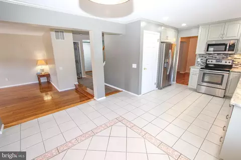 Entry Way - 18 Regal Ct, Bear, DE 19701 photo 3 of 5