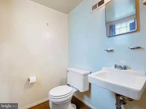 Bath - 32 Cornwall Rd, New Castle, DE 19720 photo 3 of 3
