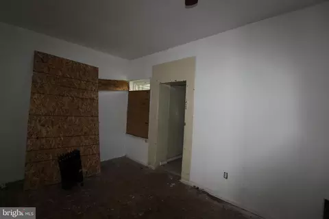 Entry Way - 939 E 17th St, Wilmington, DE 19802 photo 4 of 9