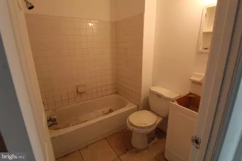 Entry Way - 939 E 17th St, Wilmington, DE 19802 photo 3 of 9