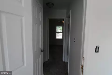 Entry Way - 939 E 17th St, Wilmington, DE 19802 photo 2 of 9