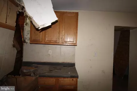 Entry Way - 939 E 17th St, Wilmington, DE 19802 photo 6 of 9