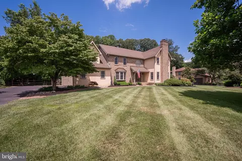 Exterior - 305 E Bartram Ln E, Hockessin, DE 19707 photo 3 of 23