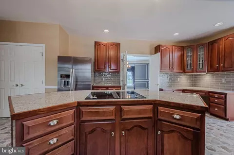 Kitchen - 305 E Bartram Ln E, Hockessin, DE 19707 photo 4 of 5