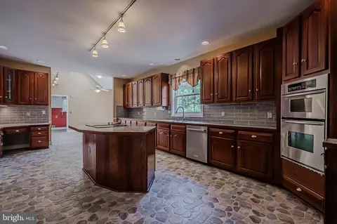 Kitchen - 305 E Bartram Ln E, Hockessin, DE 19707 photo 1 of 5