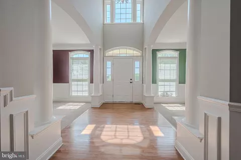 Entry Way - 518 Schooner Ct, Newark, DE 19702 photo 2 of 16