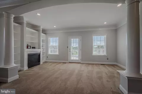 Living - 518 Schooner Ct, Newark, DE 19702 photo 5 of 5