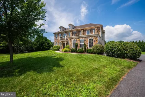 518 Schooner Ct, Newark, DE 19702
