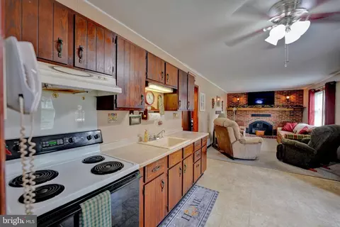 Entry Way - 107 E Green St, Middletown, DE 19709 photo 1 of 3
