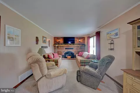 Living - 107 E Green St, Middletown, DE 19709 photo 1 of 2