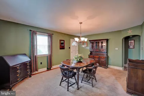 Dining - 107 E Green St, Middletown, DE 19709 photo 3 of 4