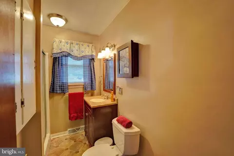 Bath - 107 E Green St, Middletown, DE 19709 photo 1 of 2