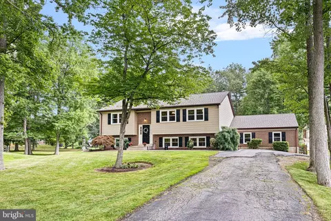 Exterior - 8 Chrissy Ct, Bear, DE 19701 photo 4 of 11
