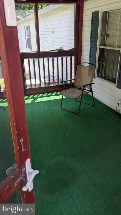 97 N Dragon Dr, Bear, DE 19701 photo 3