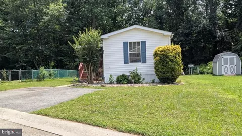 97 N Dragon Dr, Bear, DE 19701 photo 2