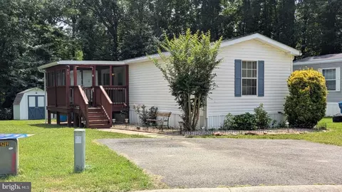 97 N Dragon Dr, Bear, DE 19701