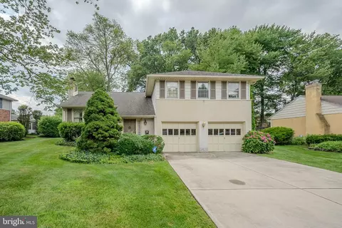 2406 Larchwood Rd, Wilmington, DE 19810