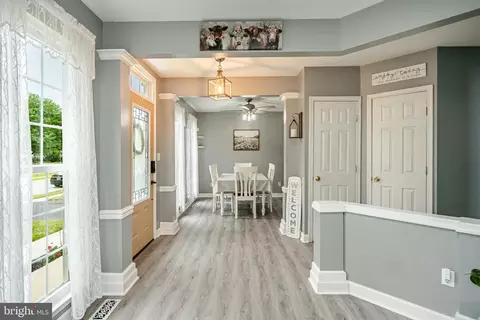Entry Way - 9 E Hawthorne Dr, Newark, DE 19702 photo 4 of 7