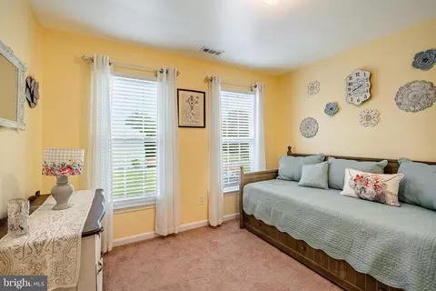 Bedroom - 9 E Hawthorne Dr, Newark, DE 19702 photo 6 of 7