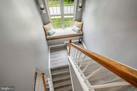 Entry Way - 9 E Hawthorne Dr, Newark, DE 19702 photo 6 of 7
