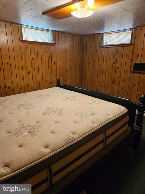 2213 Downing Ln, Wilmington, DE 19804