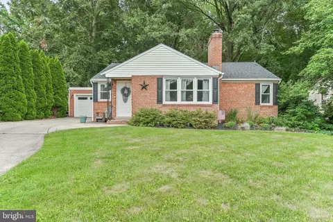 1401 Lakewood Dr, Wilmington, DE 19803