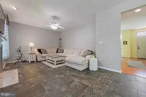 Living - 16 E Shakespeare Dr, Middletown, DE 19709 photo 2 of 5