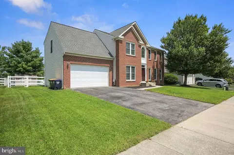 Exterior - 16 E Shakespeare Dr, Middletown, DE 19709 photo 3 of 4
