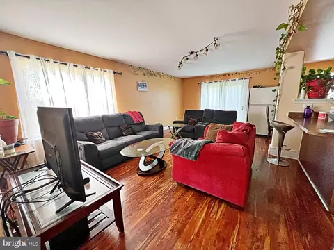 Living - 326 Marldale Dr, Middletown, DE 19709 photo 1 of 2
