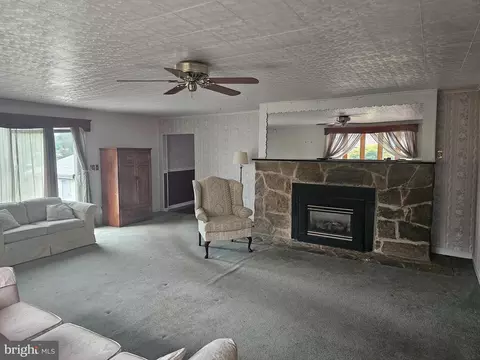 Living - 7 Ridge Ave, Newark, DE 19711 photo 1 of 1