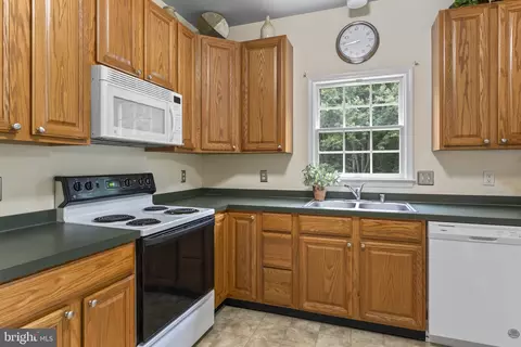 Kitchen - 18 Dynasty Dr, Bear, DE 19701 photo 1 of 3