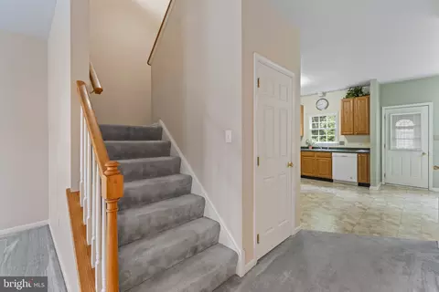 Entry Way - 18 Dynasty Dr, Bear, DE 19701 photo 2 of 5