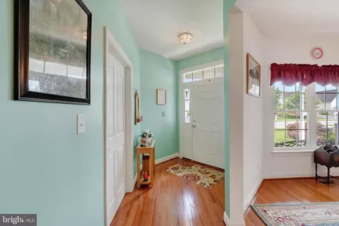 69 Devalinder Dr, Newark, DE 19702 photo 4