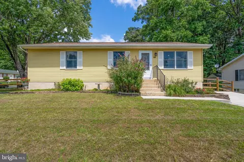 25 Garvey Ln, Newark, DE 19702