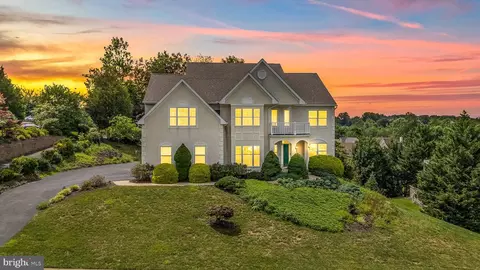 8 Ascension Dr, Wilmington, DE 19808