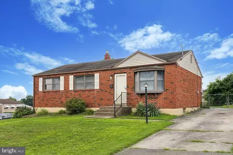 2 Radcliff Ct, Wilmington, DE 19804