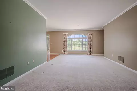 Living - 48 Springmill Dr, Middletown, DE 19709 photo 2 of 4