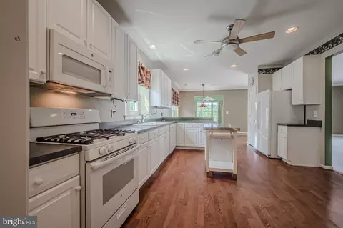 Kitchen - 48 Springmill Dr, Middletown, DE 19709 photo 4 of 5