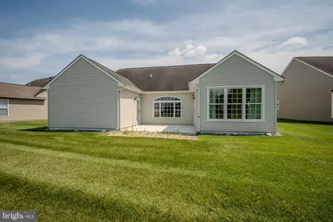 Exterior - 48 Springmill Dr, Middletown, DE 19709 photo 4 of 5