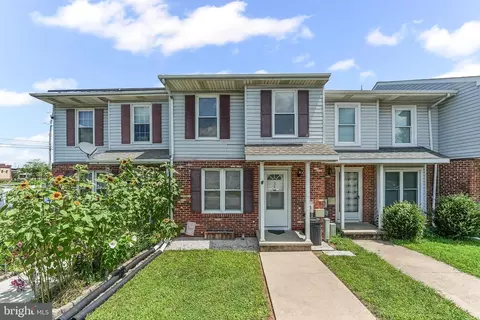 3 E Perpen Ct, Newark, DE 19702