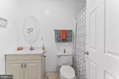 Bath - 3 E Perpen Ct, Newark, DE 19702 photo 3 of 3