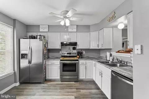 Kitchen - 3 E Perpen Ct, Newark, DE 19702 photo 1 of 4