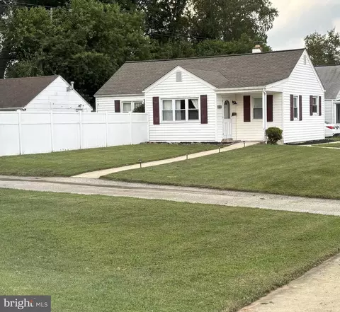 33 University Ave, New Castle, DE 19720