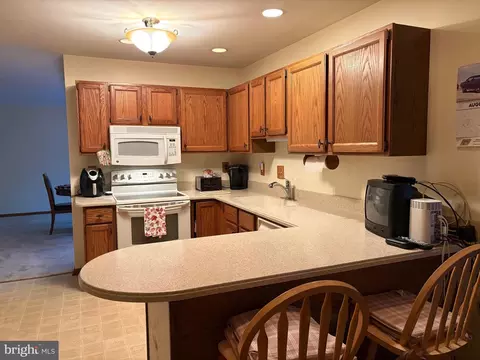 Kitchen - 6 E Kapok Dr, Newark, DE 19702 photo 5 of 5