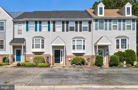4 Winton Ln, Newark, DE 19702