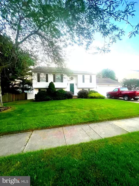 6 Shamrock Ave, New Castle, DE 19720