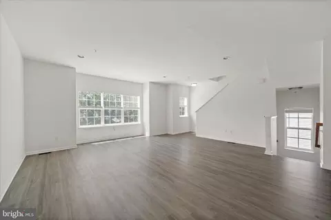 Living - 26 Munro Rd, Newark, DE 19711 photo 7 of 11