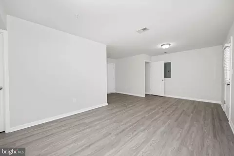 Living - 26 Munro Rd, Newark, DE 19711 photo 5 of 11