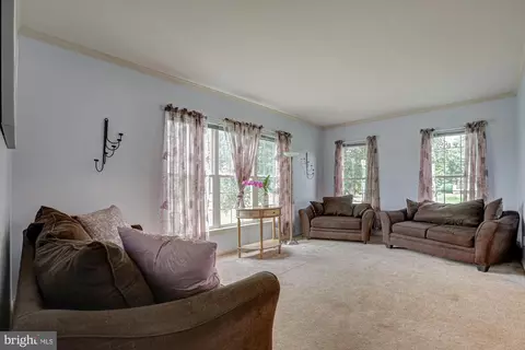 Living - 603 Cheswick Ct, Middletown, DE 19709 photo 2 of 3