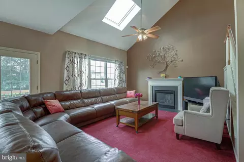 Living - 603 Cheswick Ct, Middletown, DE 19709 photo 3 of 3